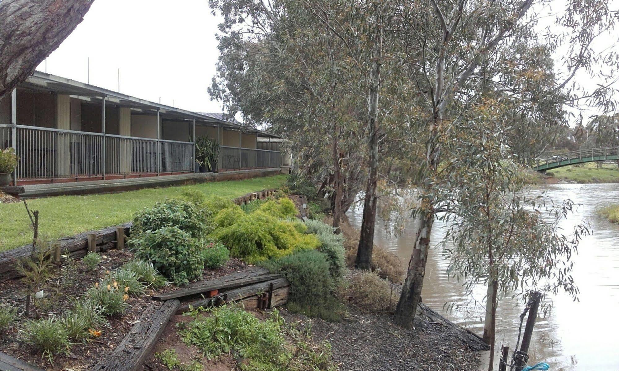 Donald Riverside Motel Extérieur photo