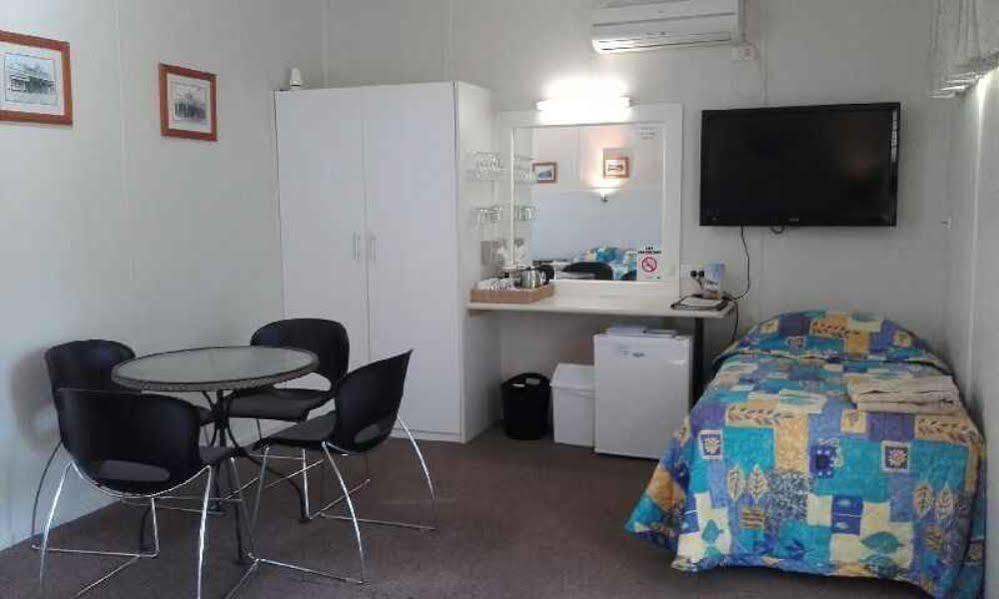 Donald Riverside Motel Extérieur photo